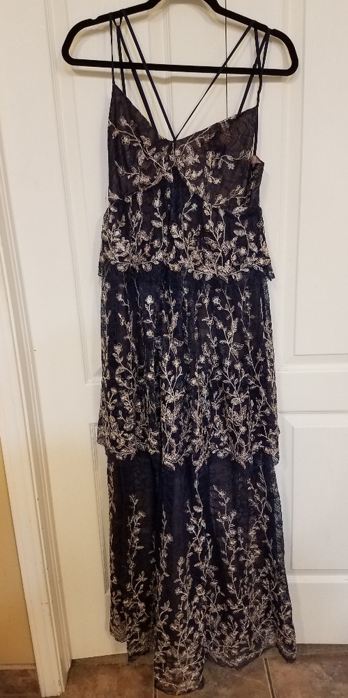 NEW BCBGMAXAZRIA TIERED EMBROIDERED MAXI PROM DRESS - Picture 6 of 13